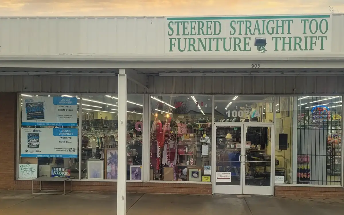 Front of the Thrift Store.